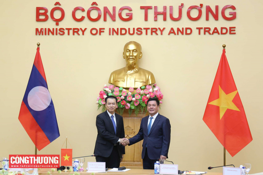 Tăng cường kết nối, tạo nền tảng vững chắc phát triển quan hệ Việt Nam - Lào lên tầm cao mới