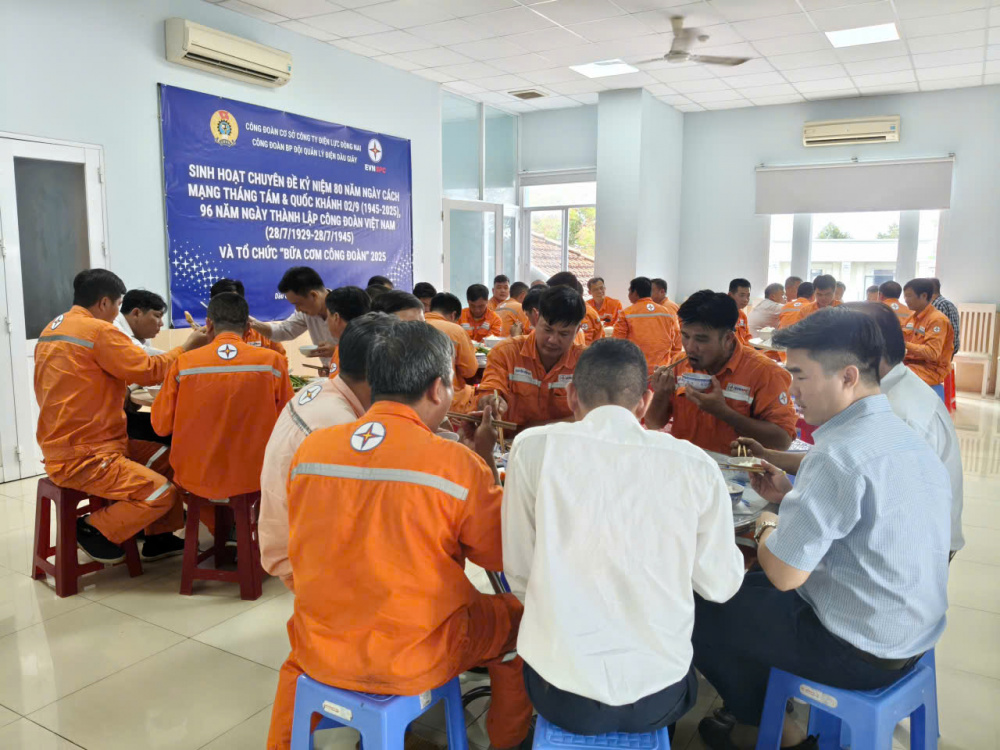 Bữa cơm công đoàn