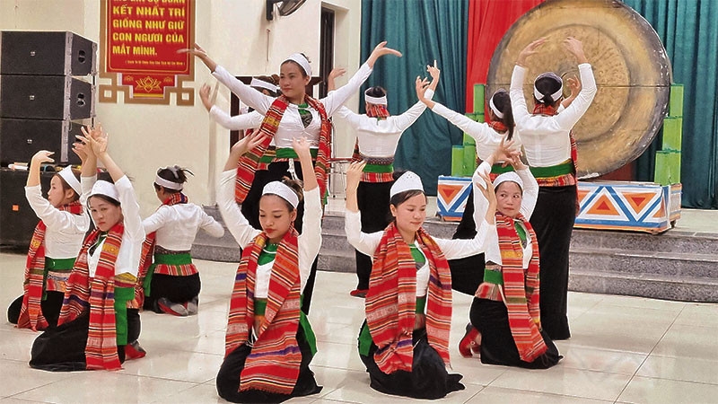 Đời sống kinh tế phát triển, đồng bào Mường ở TP. Hà Nội có điều kiện quan tâm, gìn giữ các giá trị văn hóa truyền thống (Ảnh MH) Đời sống kinh tế phát triển, đồng bào Mường ở TP. Hà Nội có điều kiện quan tâm, gìn giữ các giá trị văn hóa truyền thống (Ảnh MH)