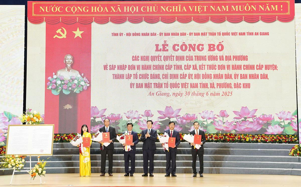 Công bố các nghị quyết, quyết định của Trung ương về tỉnh An Giang