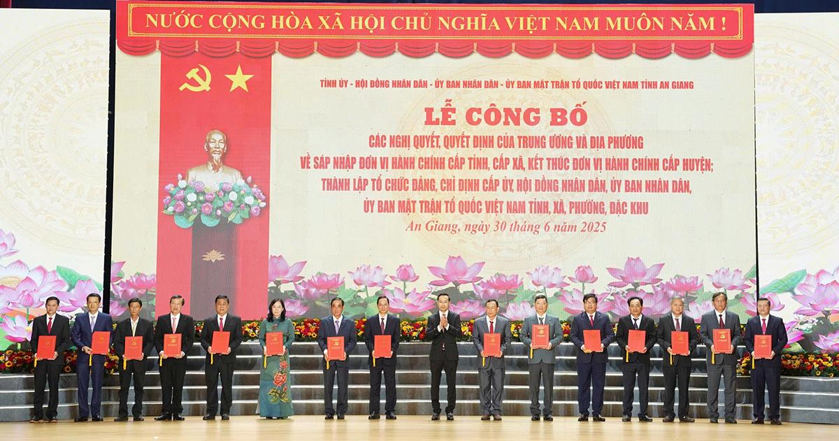 Công bố các nghị quyết, quyết định của Trung ương về tỉnh An Giang