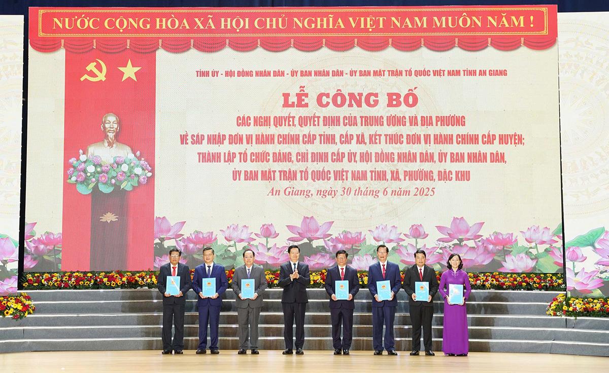 Công bố các nghị quyết, quyết định của Trung ương về tỉnh An Giang