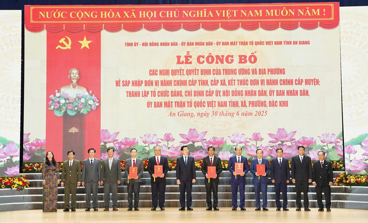 Công bố các nghị quyết, quyết định của Trung ương về tỉnh An Giang
