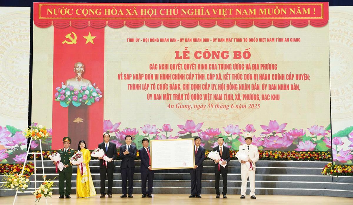 Công bố các nghị quyết, quyết định của Trung ương về tỉnh An Giang