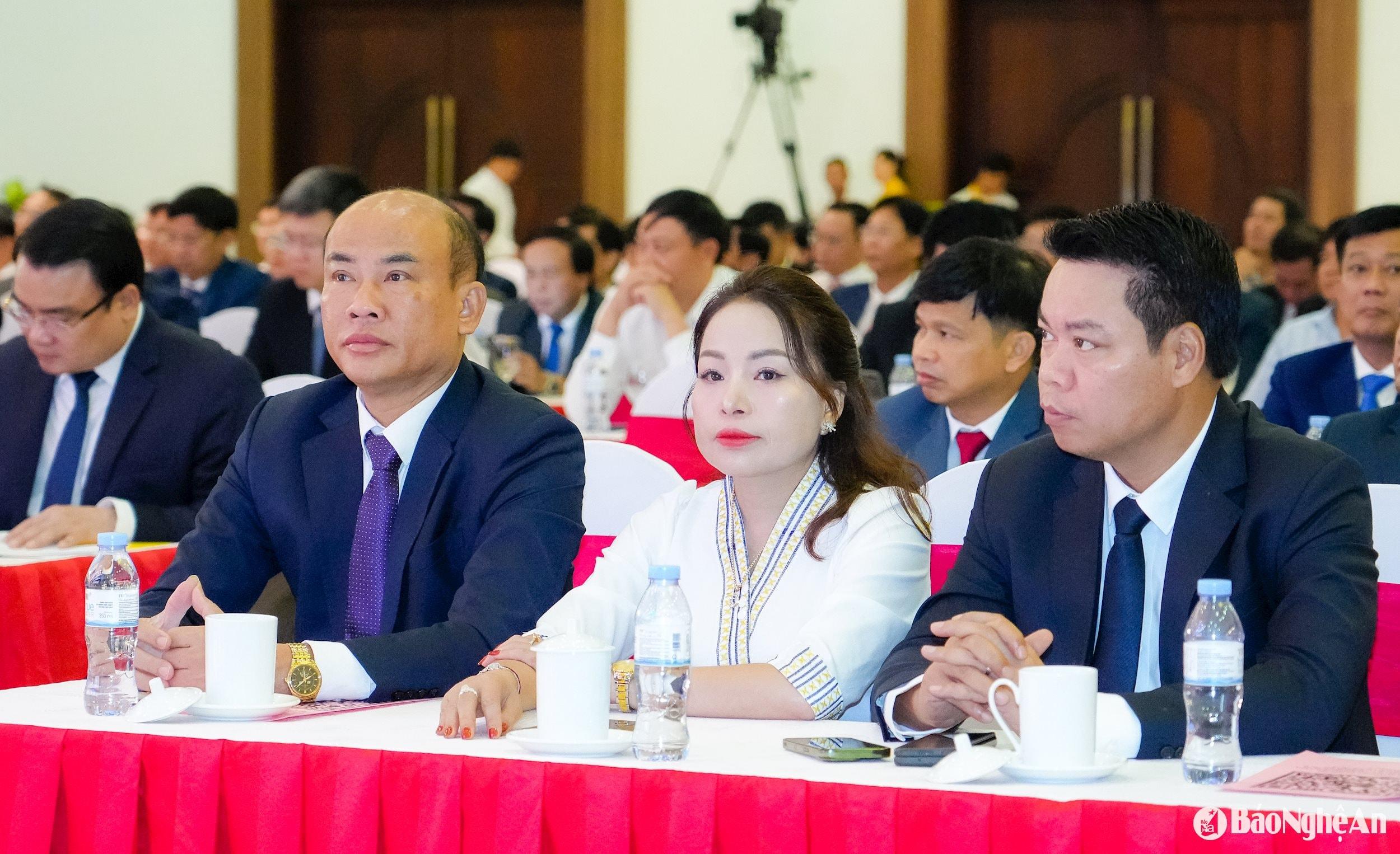 Các đại biểu 130 xã, phường tham dự buổi lễ. Ảnh: Phạm Bằng