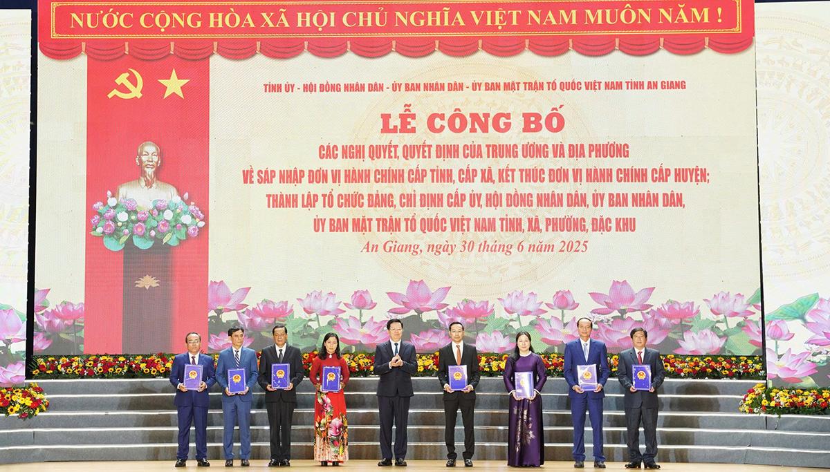 Công bố các nghị quyết, quyết định của Trung ương về tỉnh An Giang