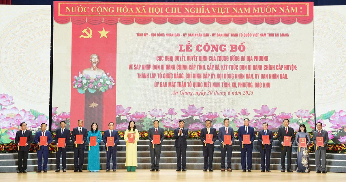 Công bố các nghị quyết, quyết định của Trung ương về tỉnh An Giang