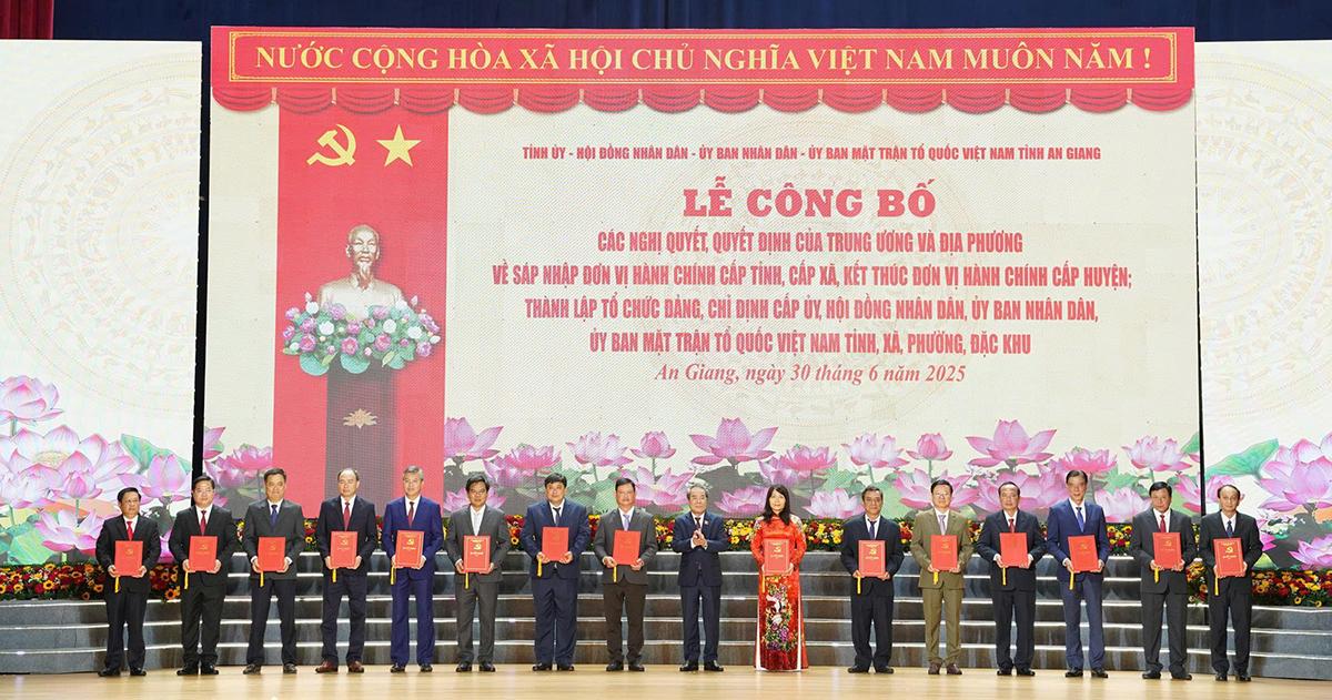 Công bố các nghị quyết, quyết định của Trung ương về tỉnh An Giang