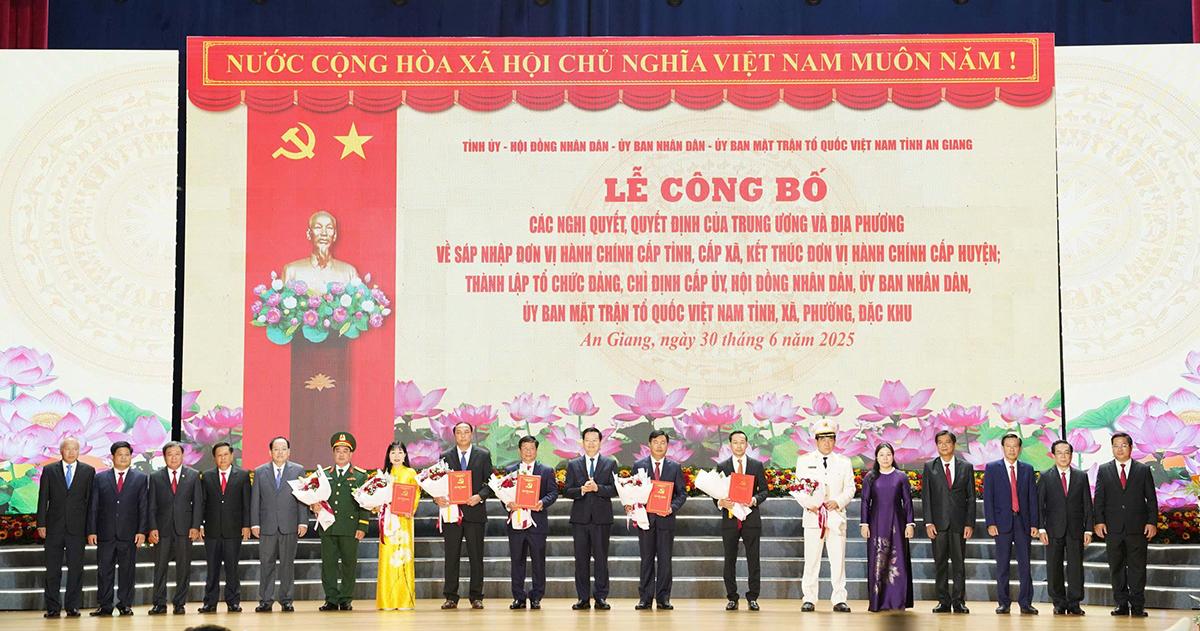 Công bố các nghị quyết, quyết định của Trung ương về tỉnh An Giang