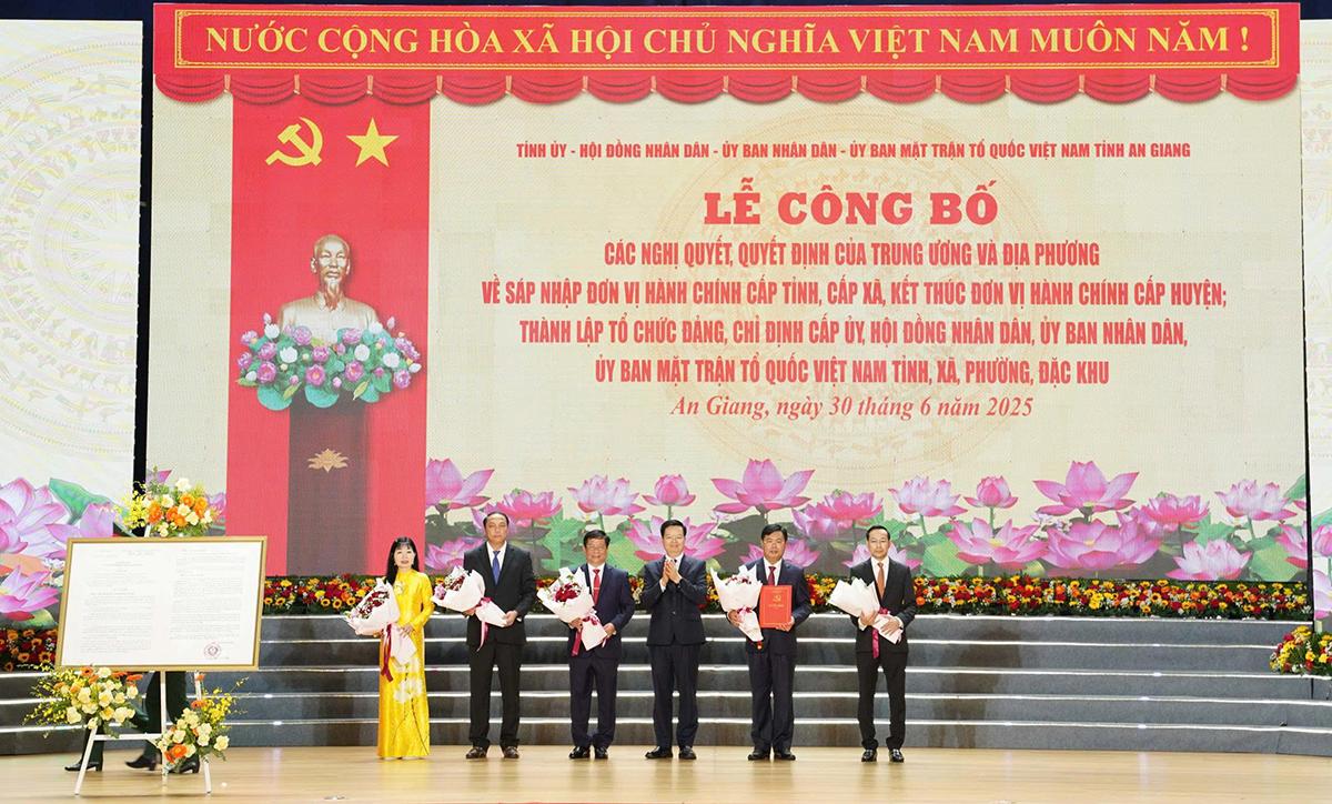 Công bố các nghị quyết, quyết định của Trung ương về tỉnh An Giang