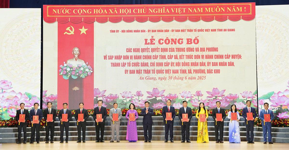 Công bố các nghị quyết, quyết định của Trung ương về tỉnh An Giang