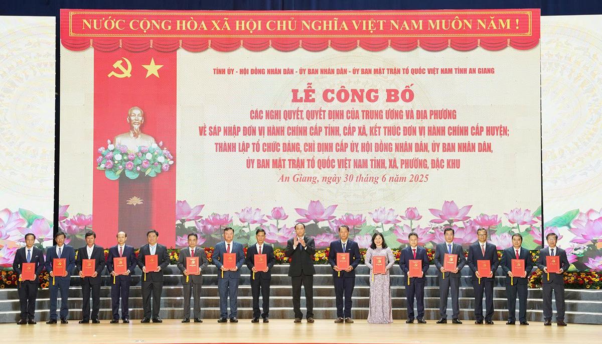 Công bố các nghị quyết, quyết định của Trung ương về tỉnh An Giang