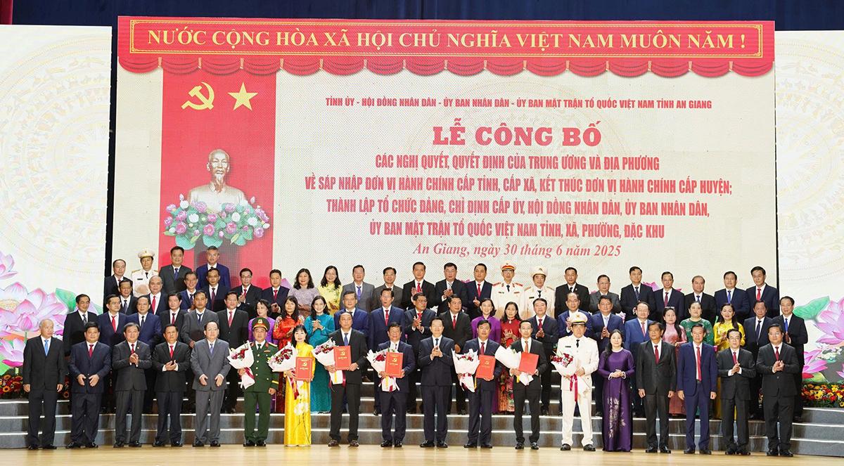 Công bố các nghị quyết, quyết định của Trung ương về tỉnh An Giang