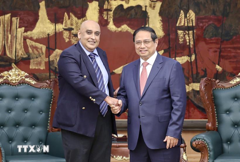 Thủ tướng Phạm Minh Chính tiếp ông Ali Ijaz Ahmad, Chủ tịch kiêm Tổng Giám đốc Tập đoàn Makara Capital Partners. (Ảnh: Dương Giang/TTXVN)