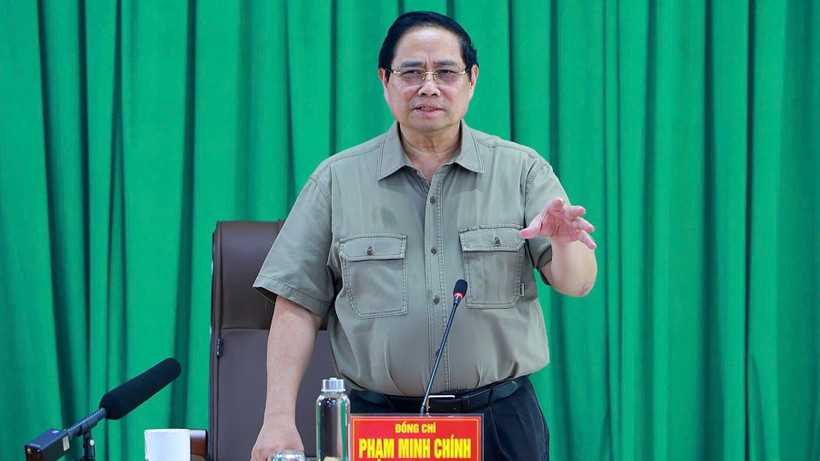 Thủ tướng Ch&iacute;nh phủ Phạm Minh Ch&iacute;nh ph&aacute;t biểu &yacute; kiến chỉ đạo tại buổi l&agrave;m việc. (Ảnh: Dương Giang/TTXVN)