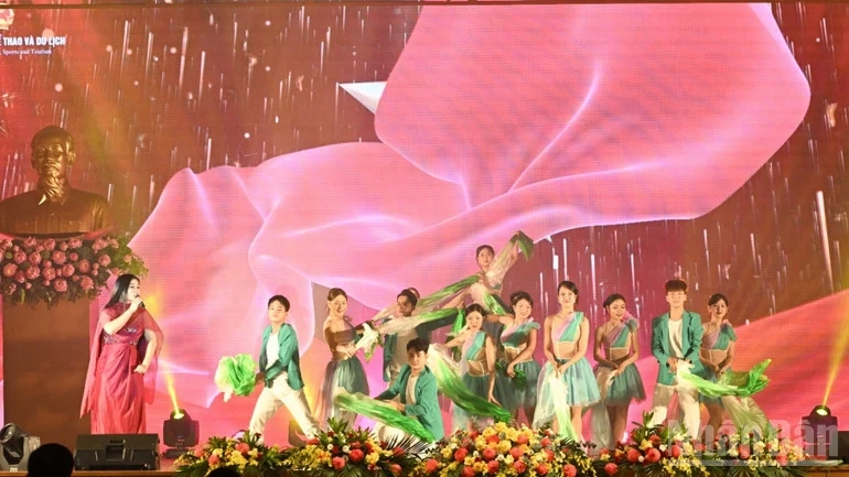 X&acirc;y dựng con người Việt Nam ph&aacute;t triển to&agrave;n diện, m&ocirc;i trường văn h&oacute;a nh&acirc;n văn, văn minh v&agrave; hiện đại