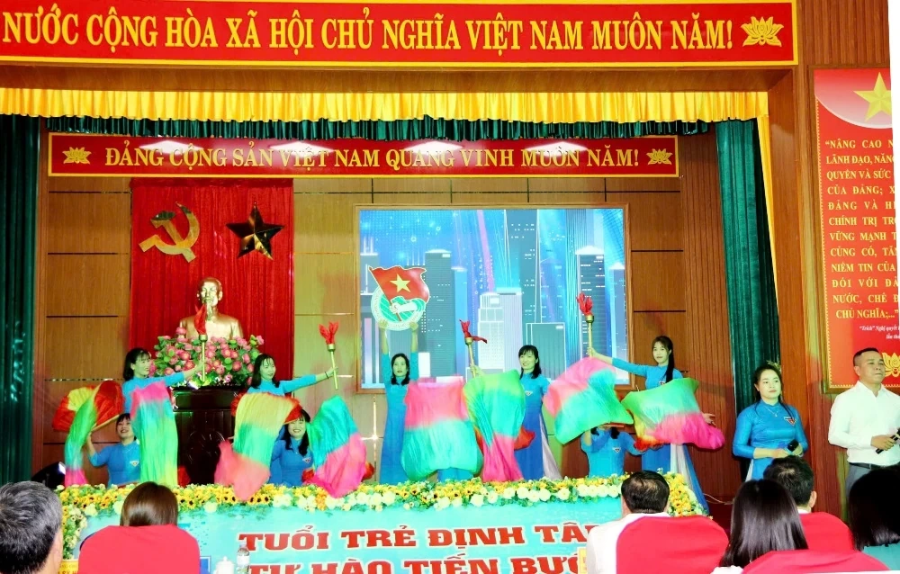 Đoàn TNCS Hồ Chí Minh xã Định Tân: Khơi dậy khát vọng cống hiến, xung kích đi đầu