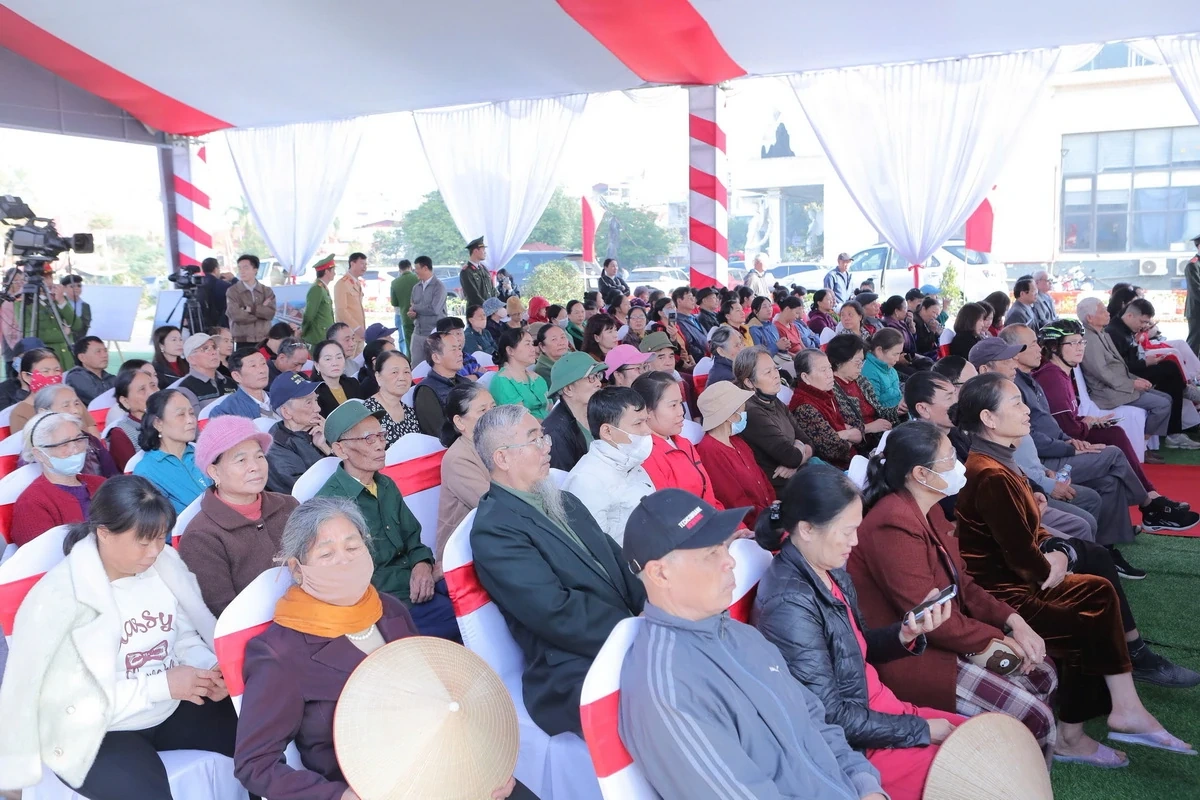 Thông xe kỹ thuật Cầu vượt đường sắt Bắc - Nam chào mừng Đại hội đại biểu toàn quốc lần thứ XIV của Đảng