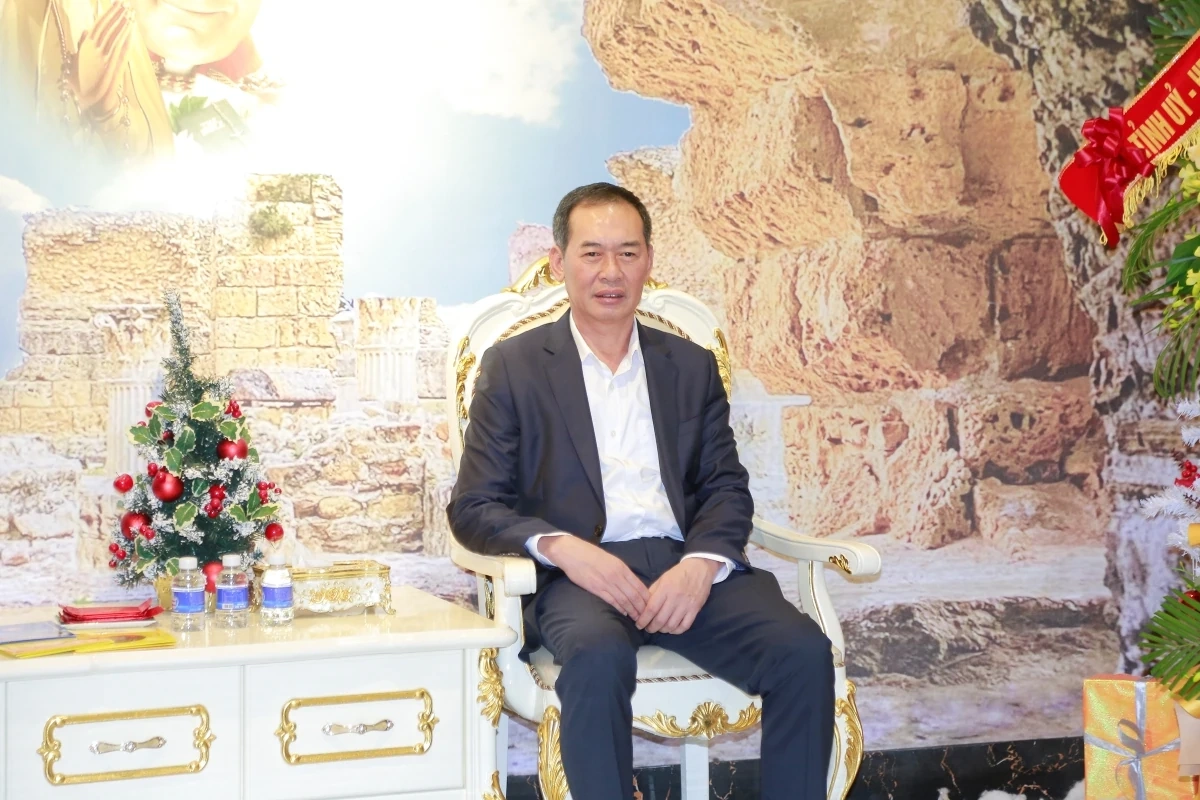 Phó Bí thư Tỉnh ủy, Chủ tịch Ủy ban MTTQ tỉnh Trịnh Tuấn Sinh thăm, chúc mừng Giáo xứ Sầm Sơn nhân dịp Lễ Giáng sinh