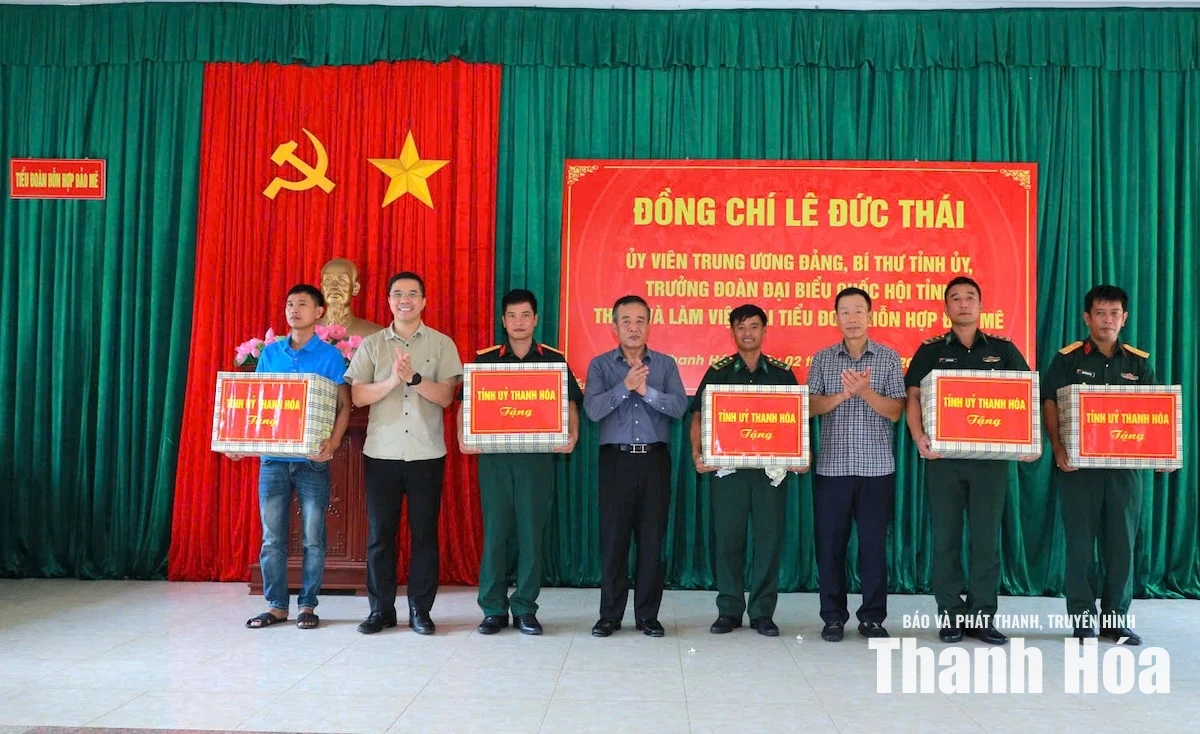 Bí thư Tỉnh ủy Lê Đức Thái dâng hương tưởng niệm các Anh hùng liệt sĩ và kiểm tra công tác sẵn sàng chiến đấu tại Đảo Mê