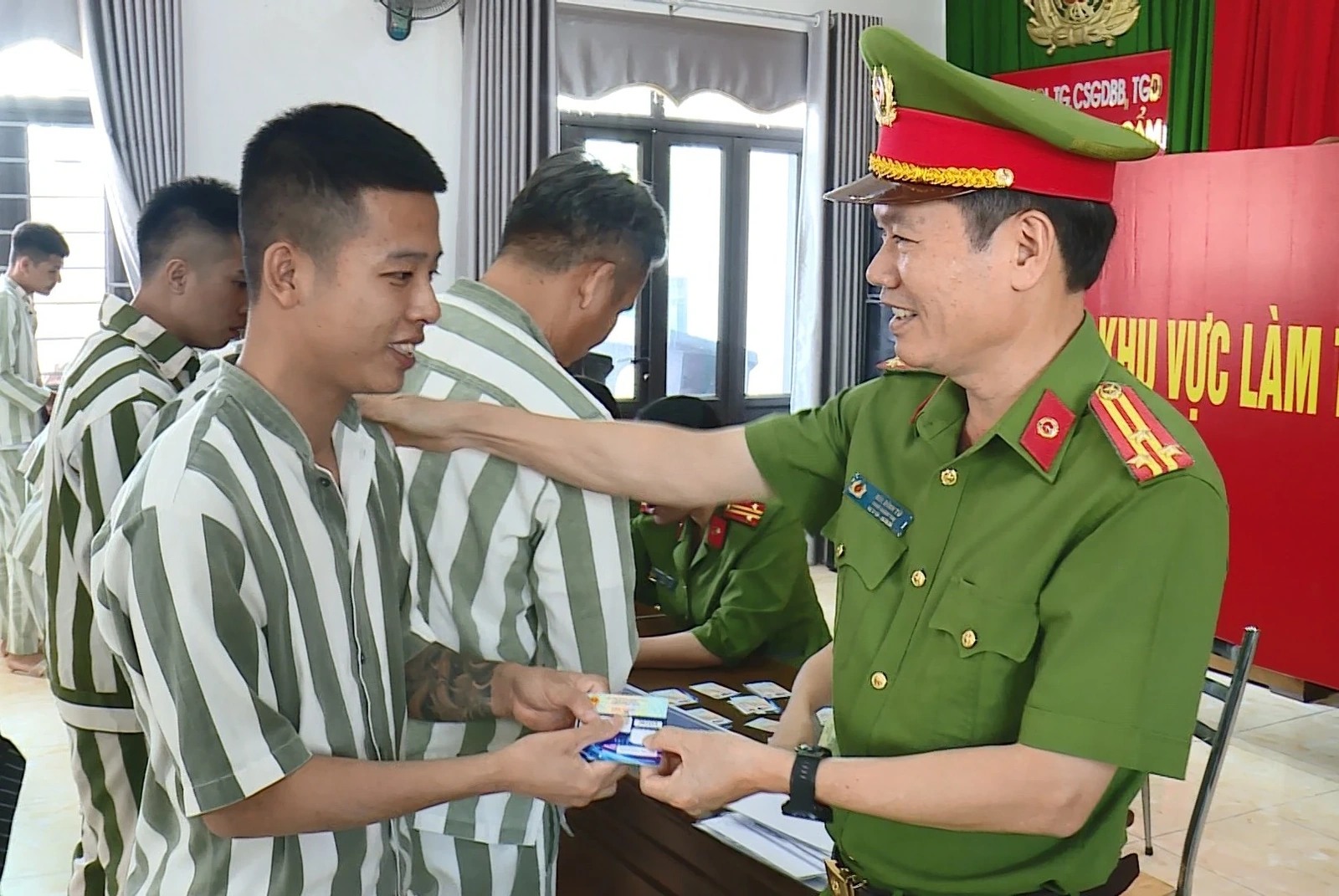 Trại giam Thanh Cẩm: 58 phạm nhân được đặc xá, hân hoan trở về với gia đình