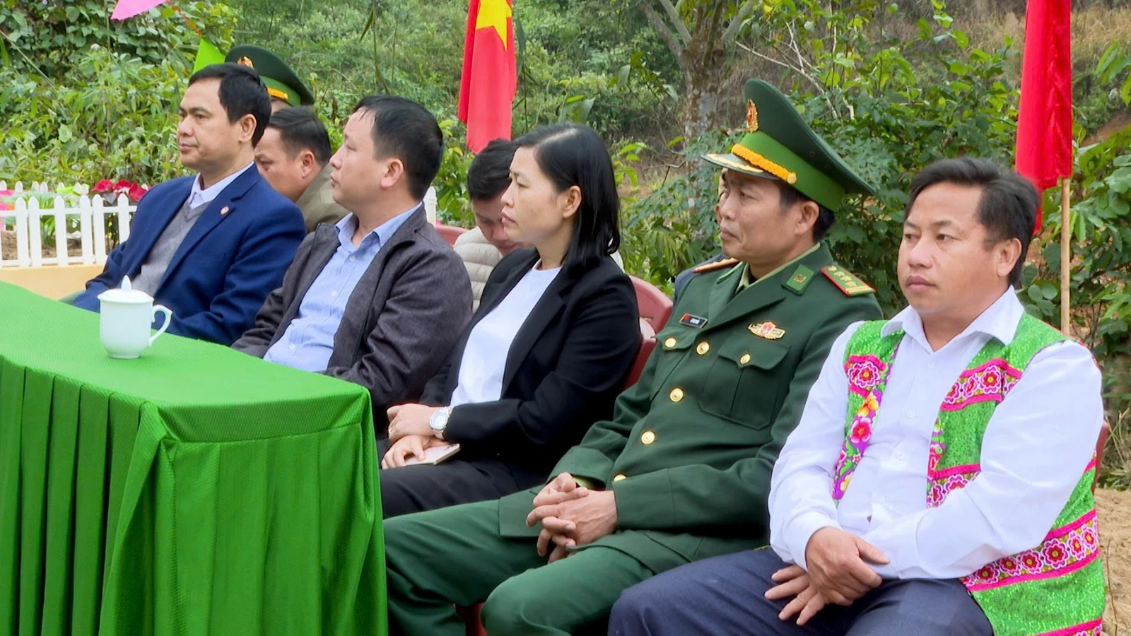 Đồn Bi&ecirc;n ph&ograve;ng Quang Chiểu cắt băng kh&aacute;nh th&agrave;nh cổng ch&agrave;o P&ugrave; Đứa