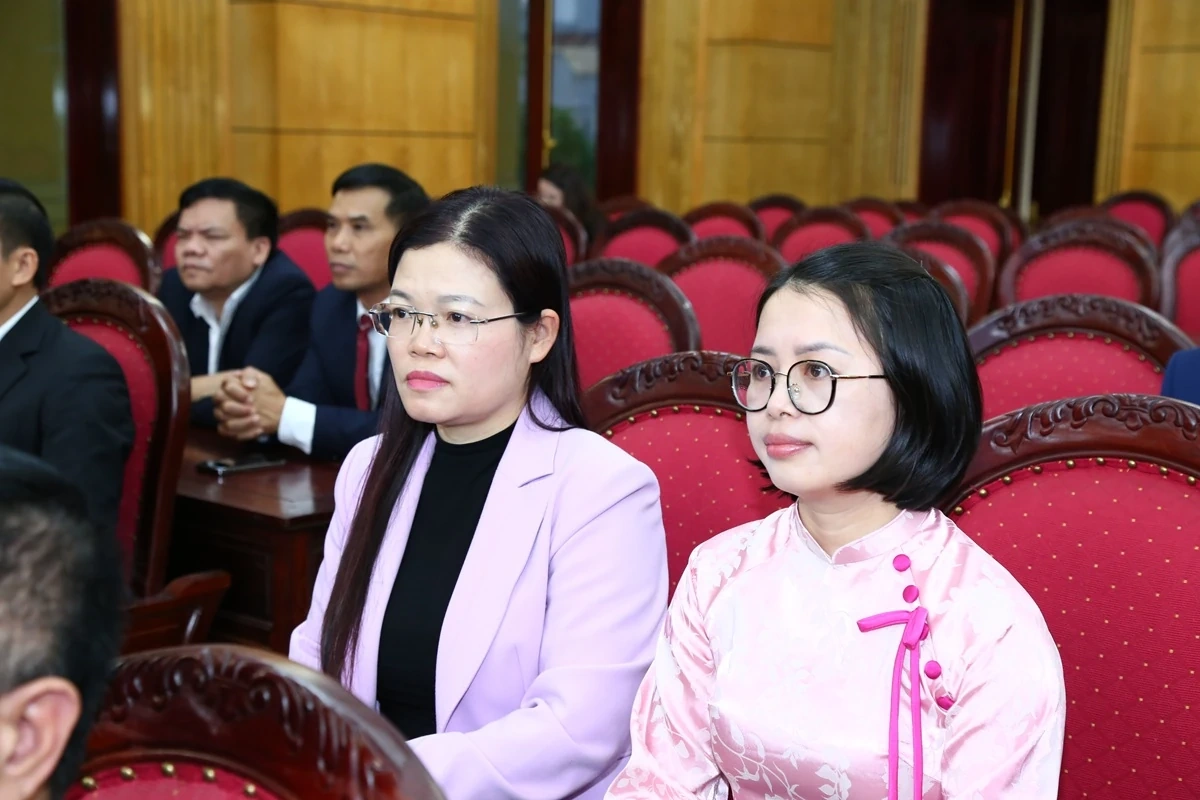 X&acirc;y dựng đội ngũ c&aacute;n bộ ng&agrave;nh Nội ch&iacute;nh Đảng li&ecirc;m ch&iacute;nh, bản lĩnh, trung th&agrave;nh, tr&aacute;ch nhiệm v&agrave; chuy&ecirc;n nghiệp