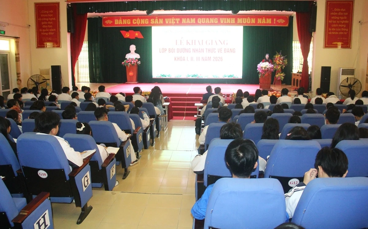Phường Hạc Th&agrave;nh: 300 học sinh THPT tham gia bồi dưỡng nhận thức về Đảng