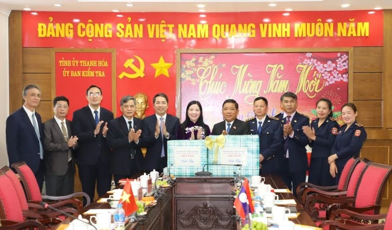 Đoàn đại biểu Ủy ban Kiểm tra - Thanh tra tỉnh Hủa Phăn thăm, chúc tết Ủy ban Kiểm tra Tỉnh ủy và Thanh tra tỉnh Thanh Hóa