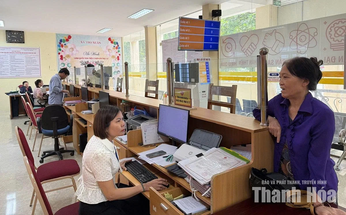 Cán bộ xã vừa làm vừa học, đáp ứng chuyển đổi số