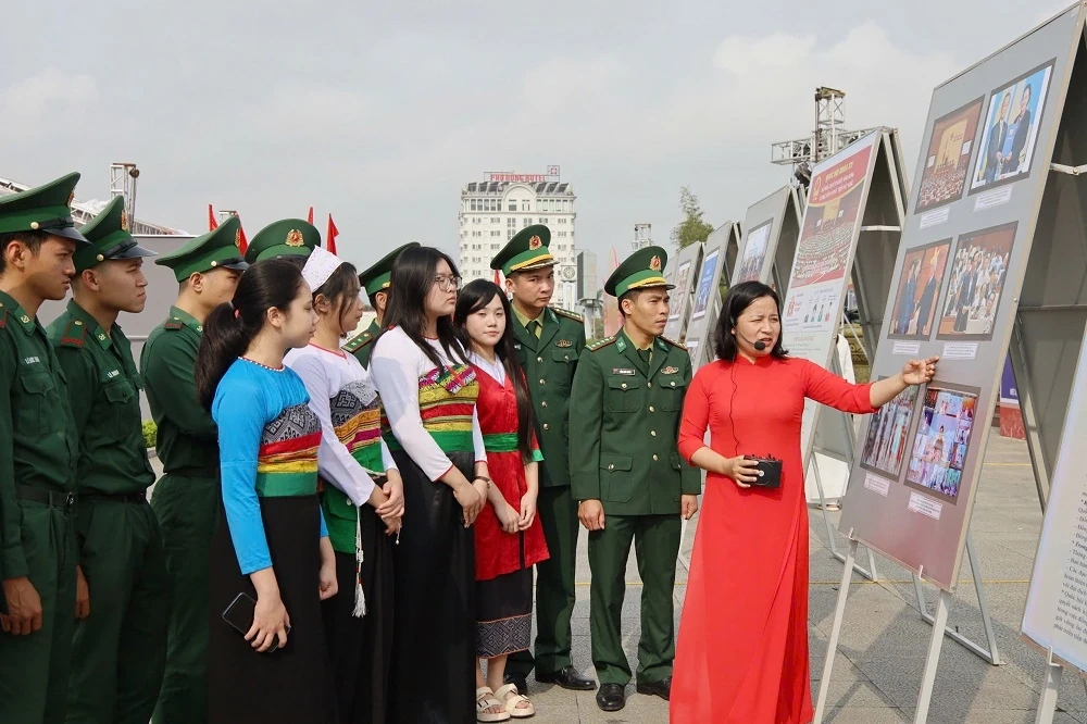 Triển lãm tranh cổ động và ảnh tư liệu chào mừng bầu cử đại biểu Quốc hội khóa XVI và đại biểu HĐND các cấp nhiệm kỳ 2026-2031