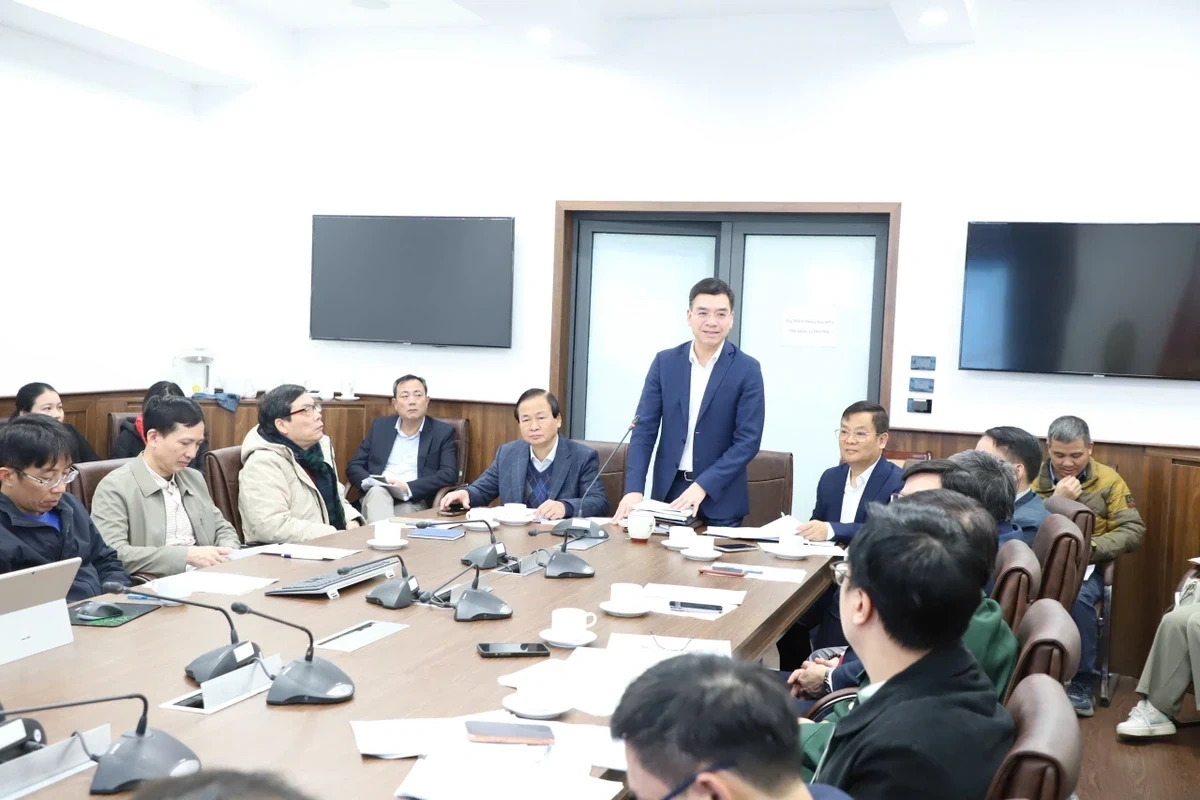 Hơn 40 chuy&ecirc;n gia đầu ng&agrave;nh họp thẩm định c&ocirc;ng t&aacute;c y tế phục vụ Đại hội Đảng