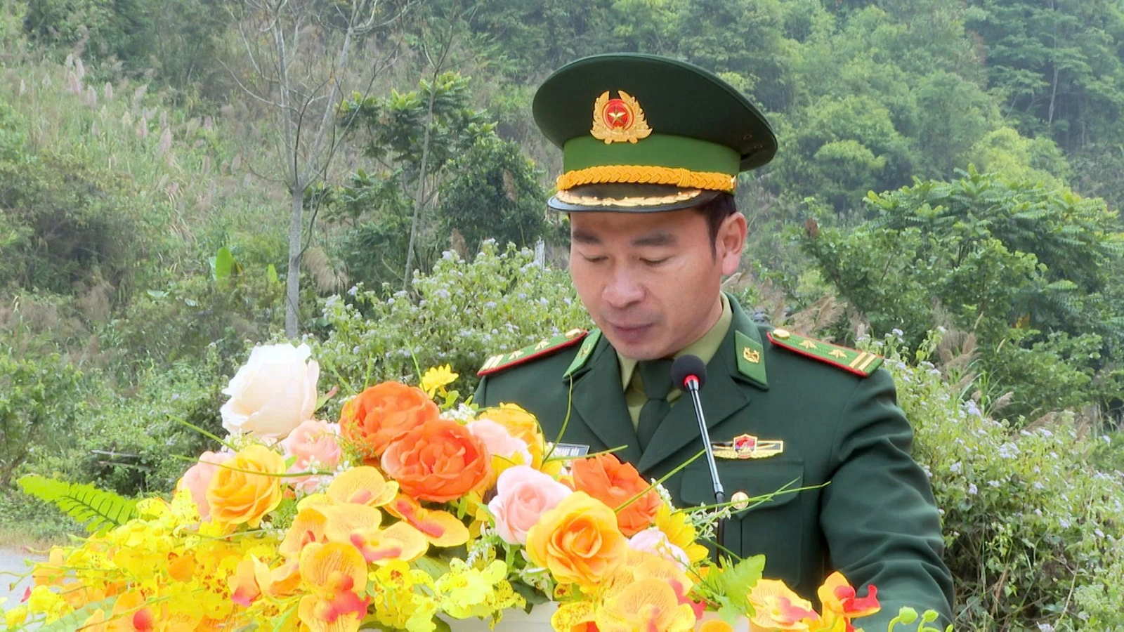 Đồn Bi&ecirc;n ph&ograve;ng Quang Chiểu cắt băng kh&aacute;nh th&agrave;nh cổng ch&agrave;o P&ugrave; Đứa