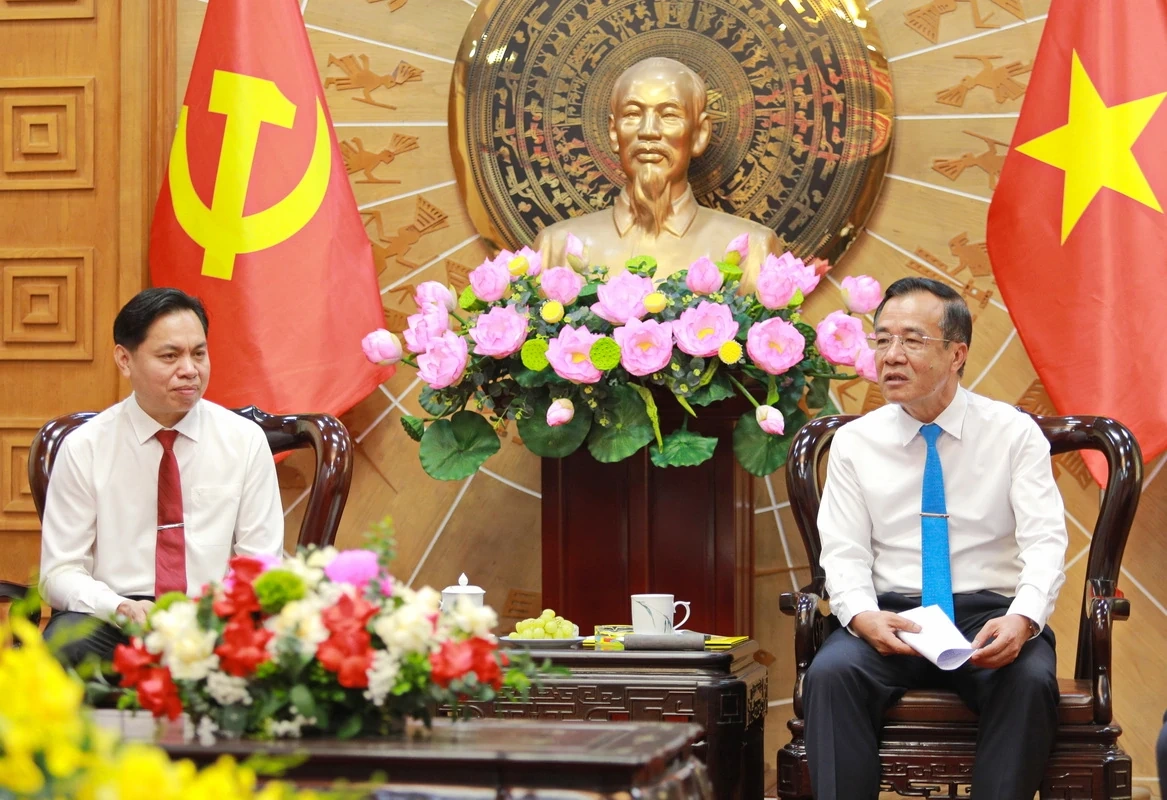 Bí thư Tỉnh ủy Lê Đức Thái tiếp xã giao Đoàn công tác Ban Tuyên huấn tỉnh Hủa Phăn và Đoàn Hội Phật giáo Việt Nam tỉnh Thanh Hóa