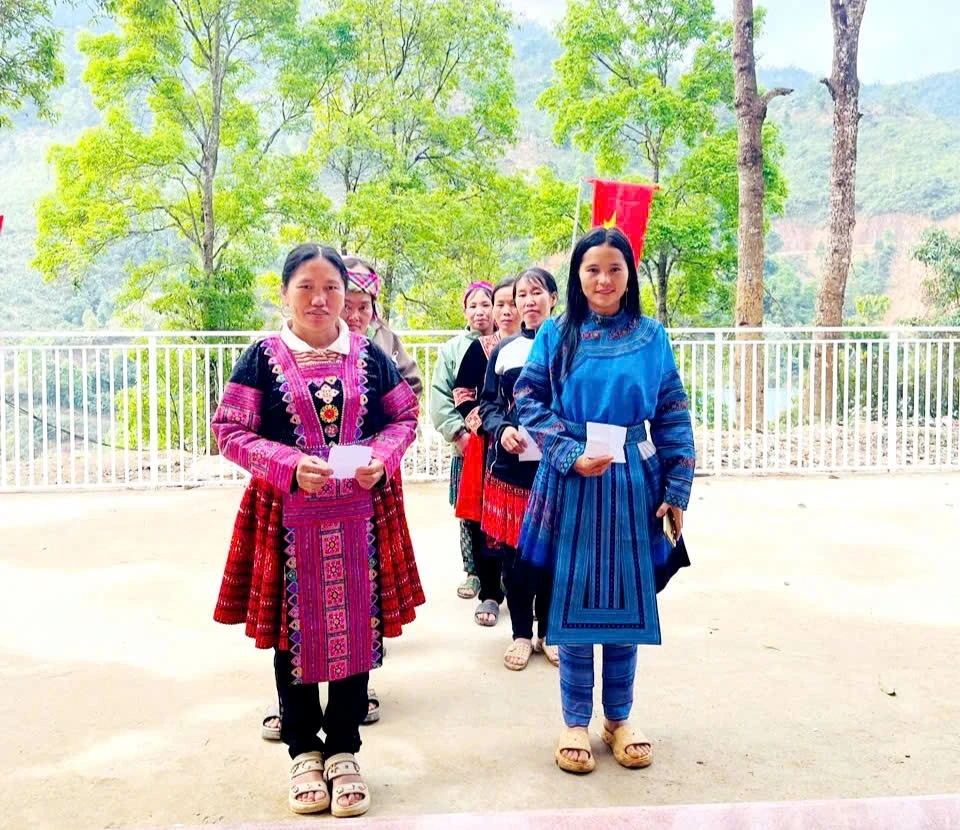 Phụ nữ Thanh Hóa mang sắc phục dân tộc, áo dài truyền thống trong ngày hội lớn