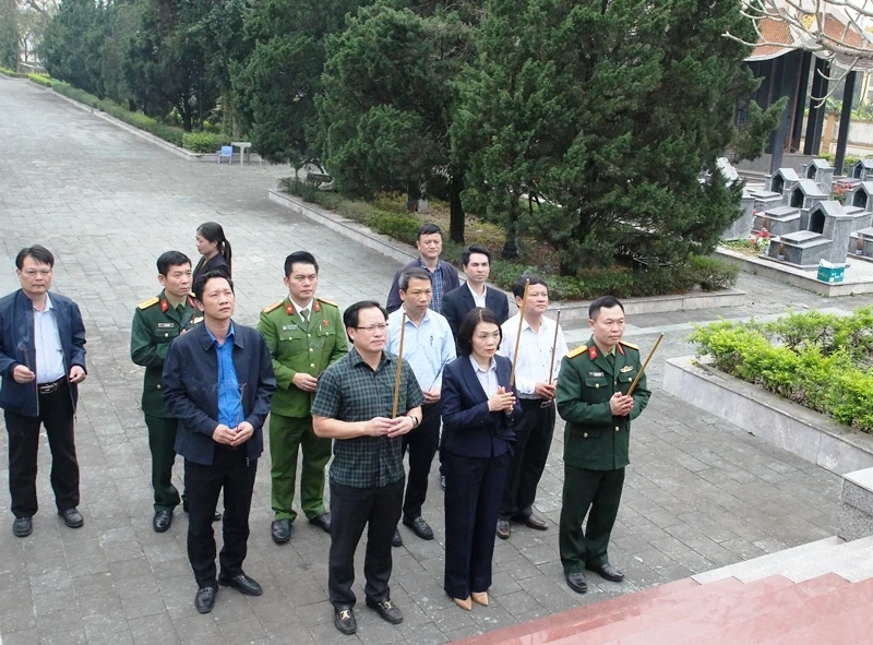 Ph&oacute; Chủ tịch Thường trực Ủy ban MTTQ tỉnh kiểm tra đời sống v&agrave; sản xuất của người d&acirc;n một số địa phương, đơn vị