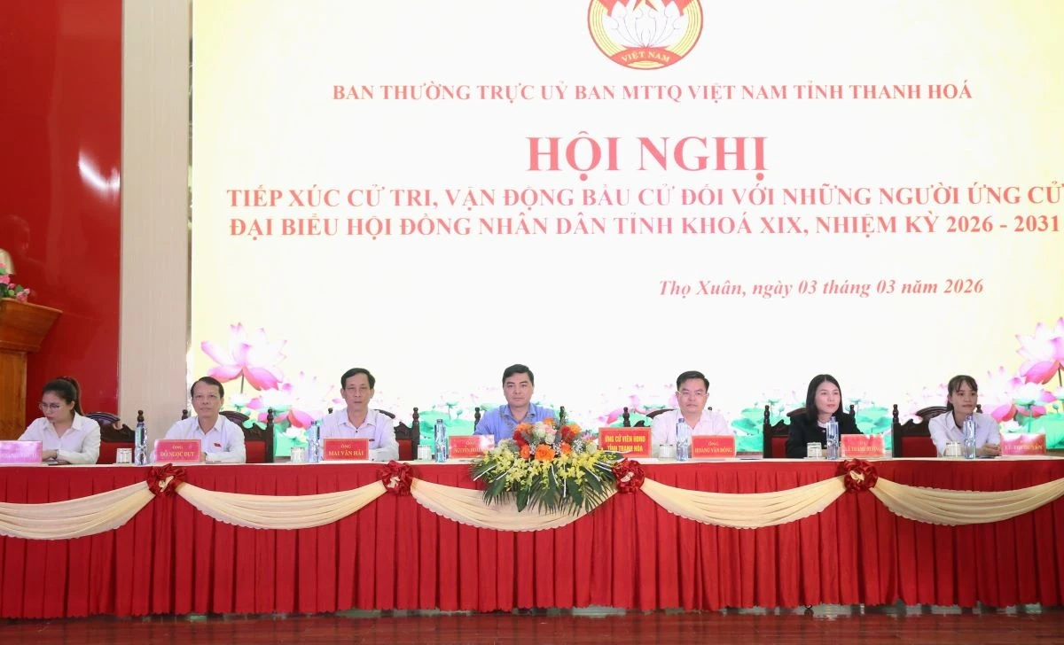 Chủ tịch UBND tỉnh Nguyễn Hoài Anh và các ứng cử viên đại biểu HĐND tỉnh tiếp xúc cử tri đơn vị bầu cử số 12