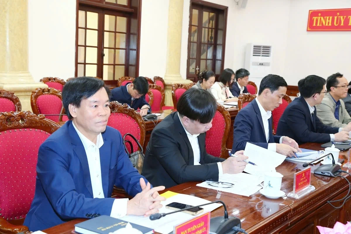 Đẩy mạnh ứng dụng công nghệ số, dữ liệu số trong công tác lãnh đạo, chỉ đạo, điều hành