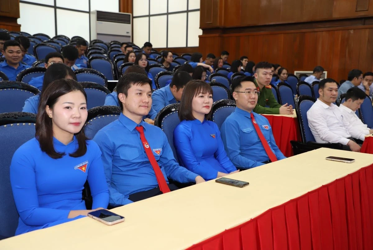 Phát huy mạnh mẽ hơn nữa vai trò tiên phong, xung kích, sáng tạo của thanh niên trong sự nghiệp xây dựng và bảo vệ quê hương, đất nước