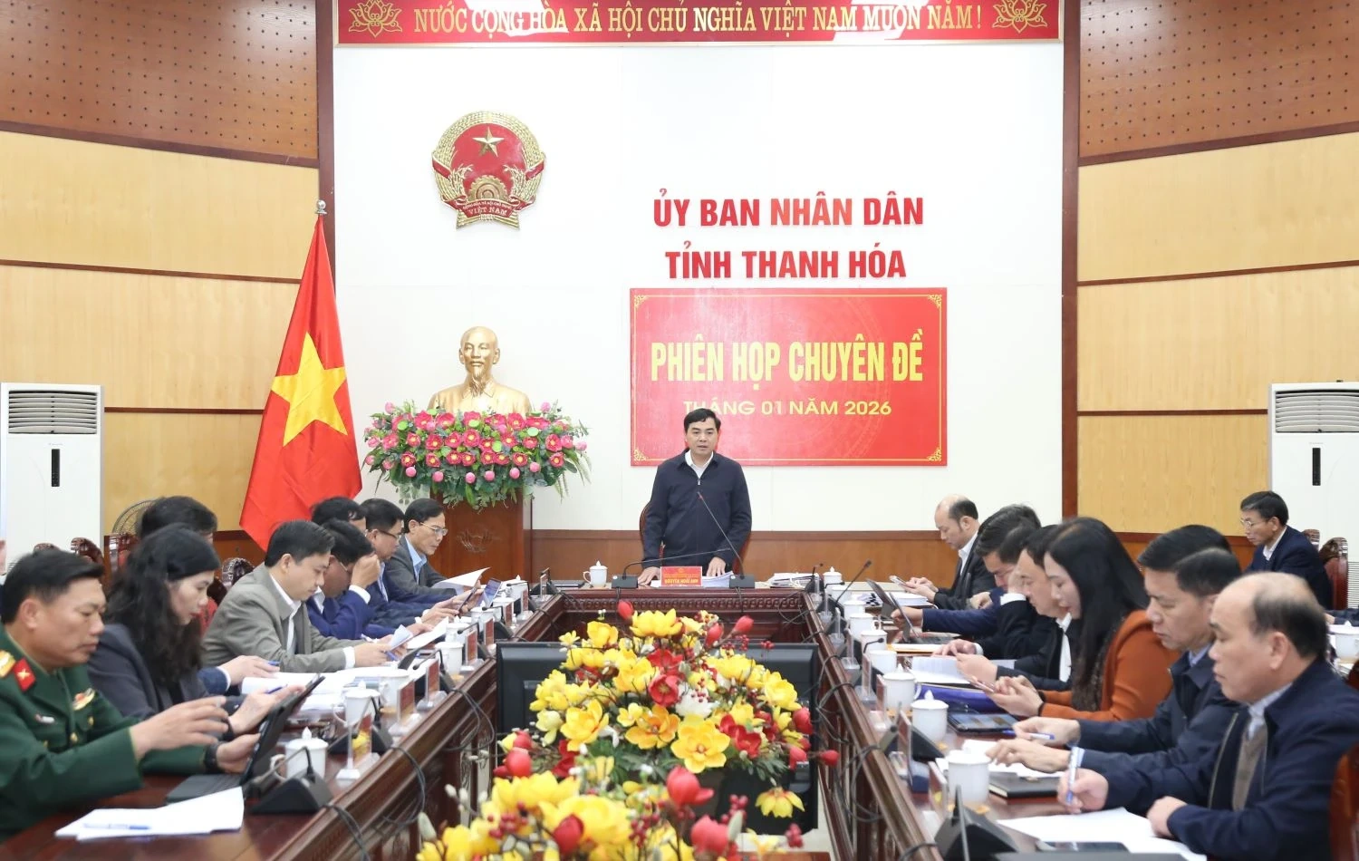 Chủ tịch UBND tỉnh chủ tr&igrave; phi&ecirc;n họp cho &yacute; kiến v&agrave;o c&aacute;c đề &aacute;n sắp xếp đơn vị sự nghiệp c&ocirc;ng lập