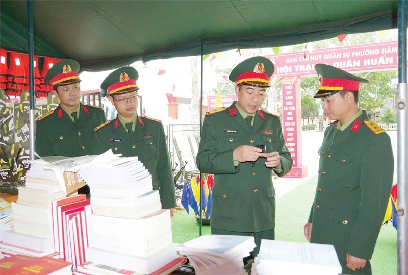 Xây dựng lực lượng vũ trang cơ sở vững mạnh từ gốc