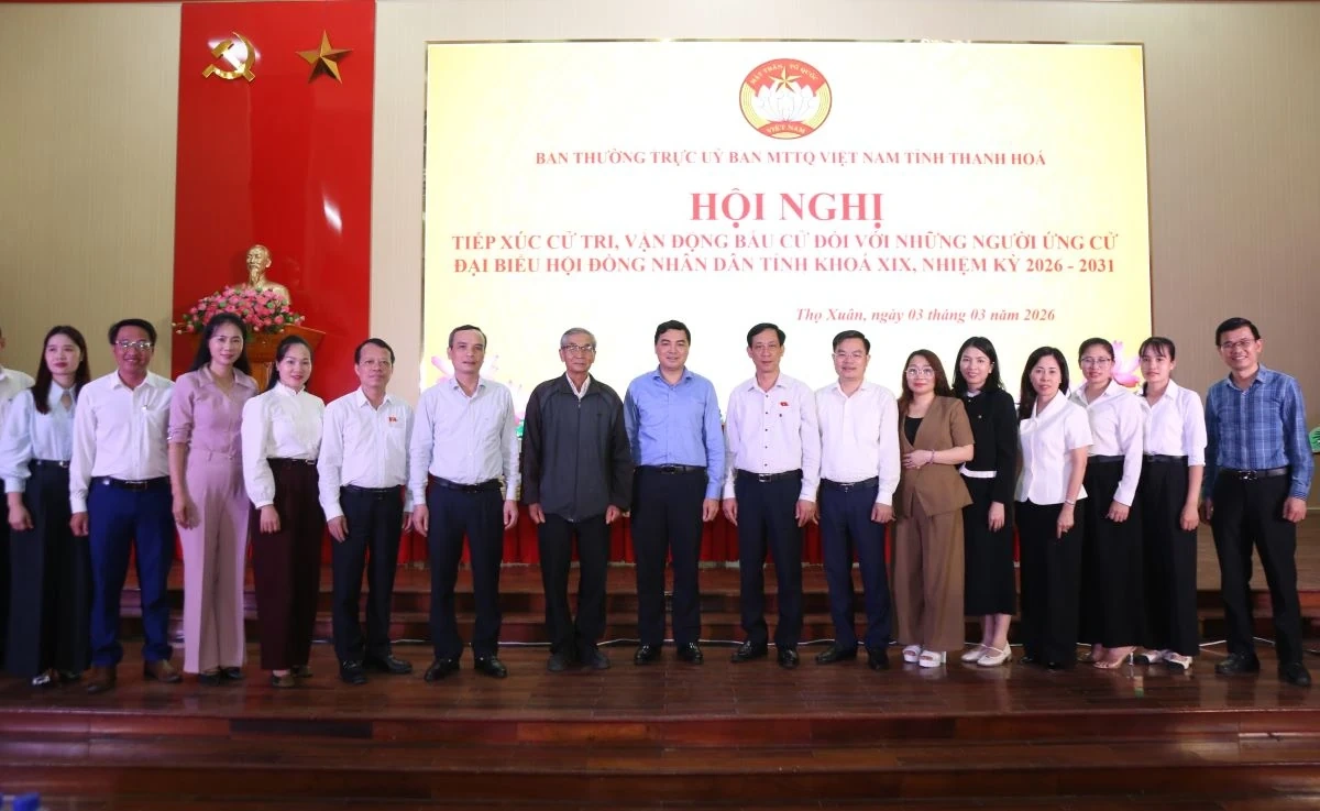 Chủ tịch UBND tỉnh Nguyễn Hoài Anh và các ứng cử viên đại biểu HĐND tỉnh tiếp xúc cử tri đơn vị bầu cử số 12