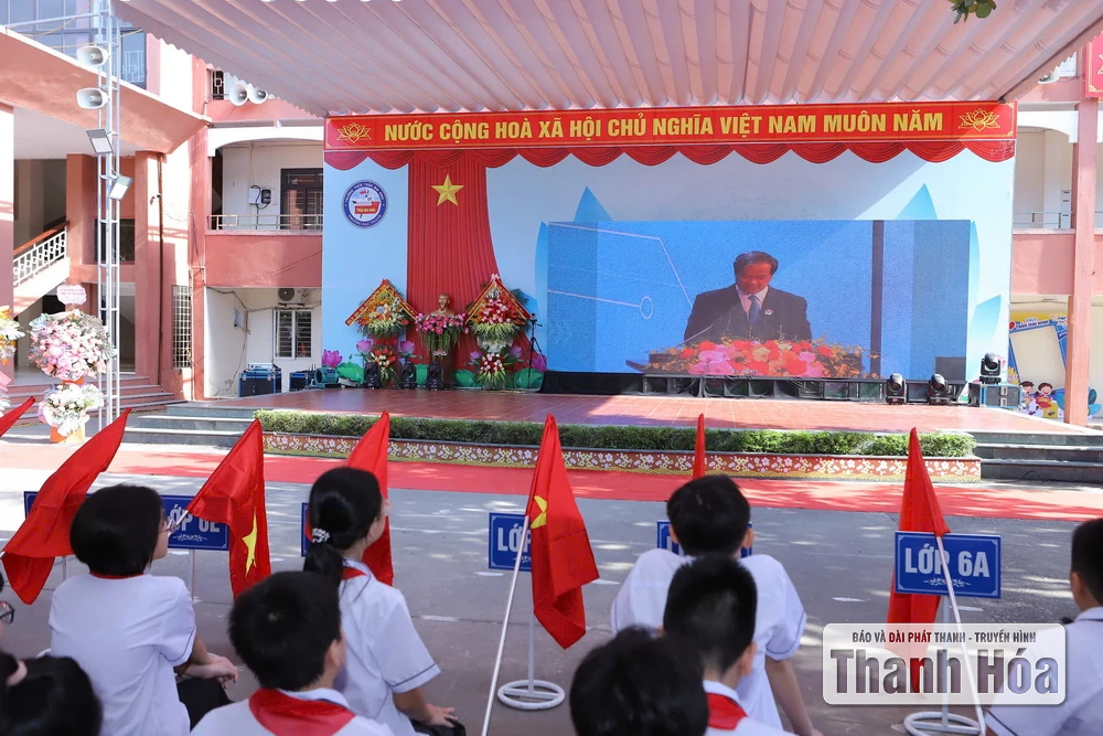 Bí thư Tỉnh ủy Nguyễn Doãn Anh và Chủ tịch UBND tỉnh Đỗ Minh Tuấn dự lễ khai giảng năm học 2025-2026 tại Trường THCS Trần Mai Ninh