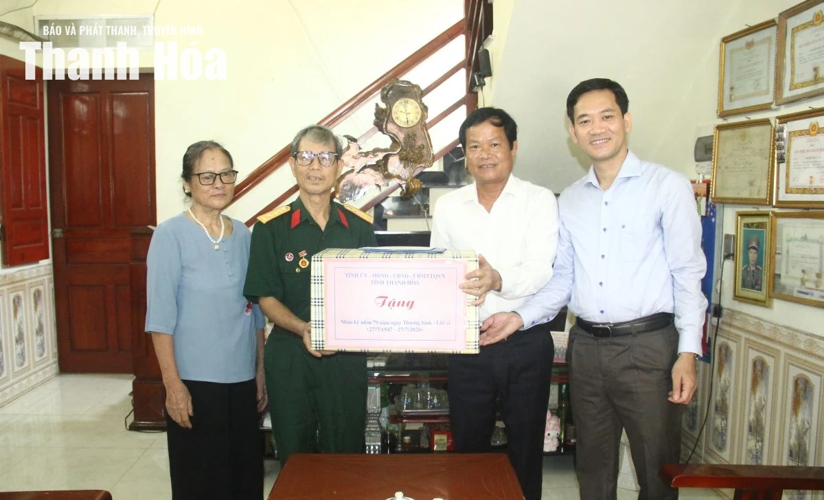 Phó Chủ tịch HĐND tỉnh Nguyễn Quang Hải viếng các Anh hùng liệt sĩ; thăm, tặng quà gia đình chính sách