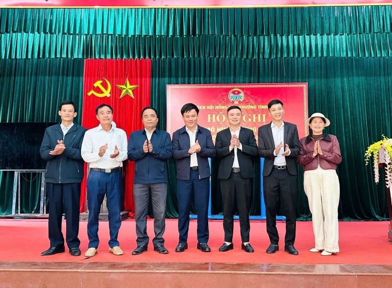 Hội N&ocirc;ng d&acirc;n phường Tĩnh Gia ra mắt &ldquo;Đường cờ tự quản&rdquo;