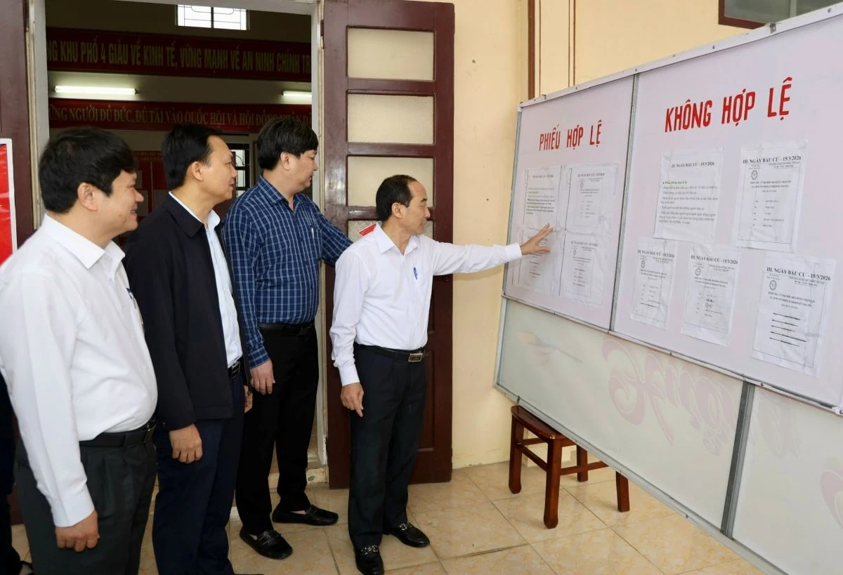 Phó Chủ tịch Thường trực HĐND tỉnh Lê Tiến Lam kiểm tra công tác chuẩn bị bầu cử tại 7 xã khu vực huyện Yên Định cũ