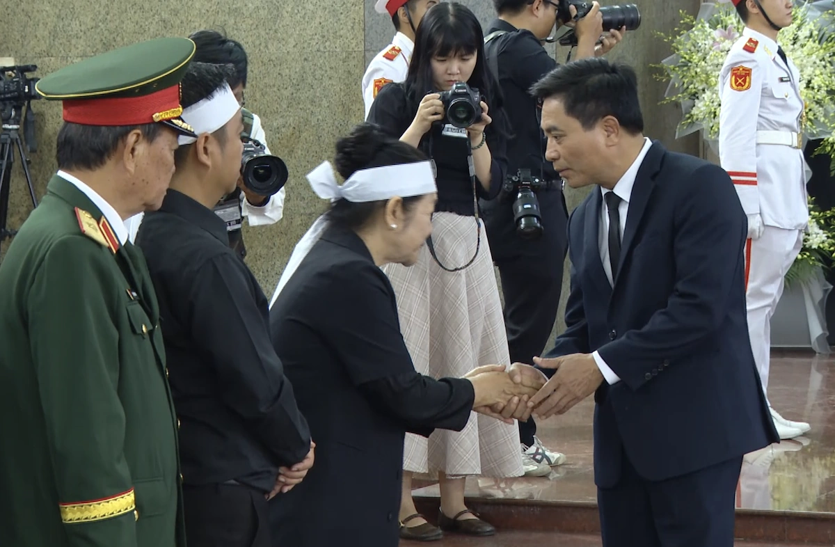 Đo&agrave;n đại biểu tỉnh Thanh H&oacute;a viếng Đại tướng, Anh h&ugrave;ng Lực lượng vũ trang nh&acirc;n d&acirc;n L&ecirc; Văn Dũng