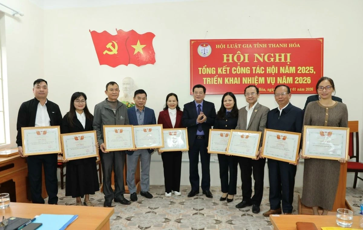 Hội Luật gia tỉnh Thanh H&oacute;a nhận Bằng khen của Chủ tịch Hội Luật gia Việt Nam