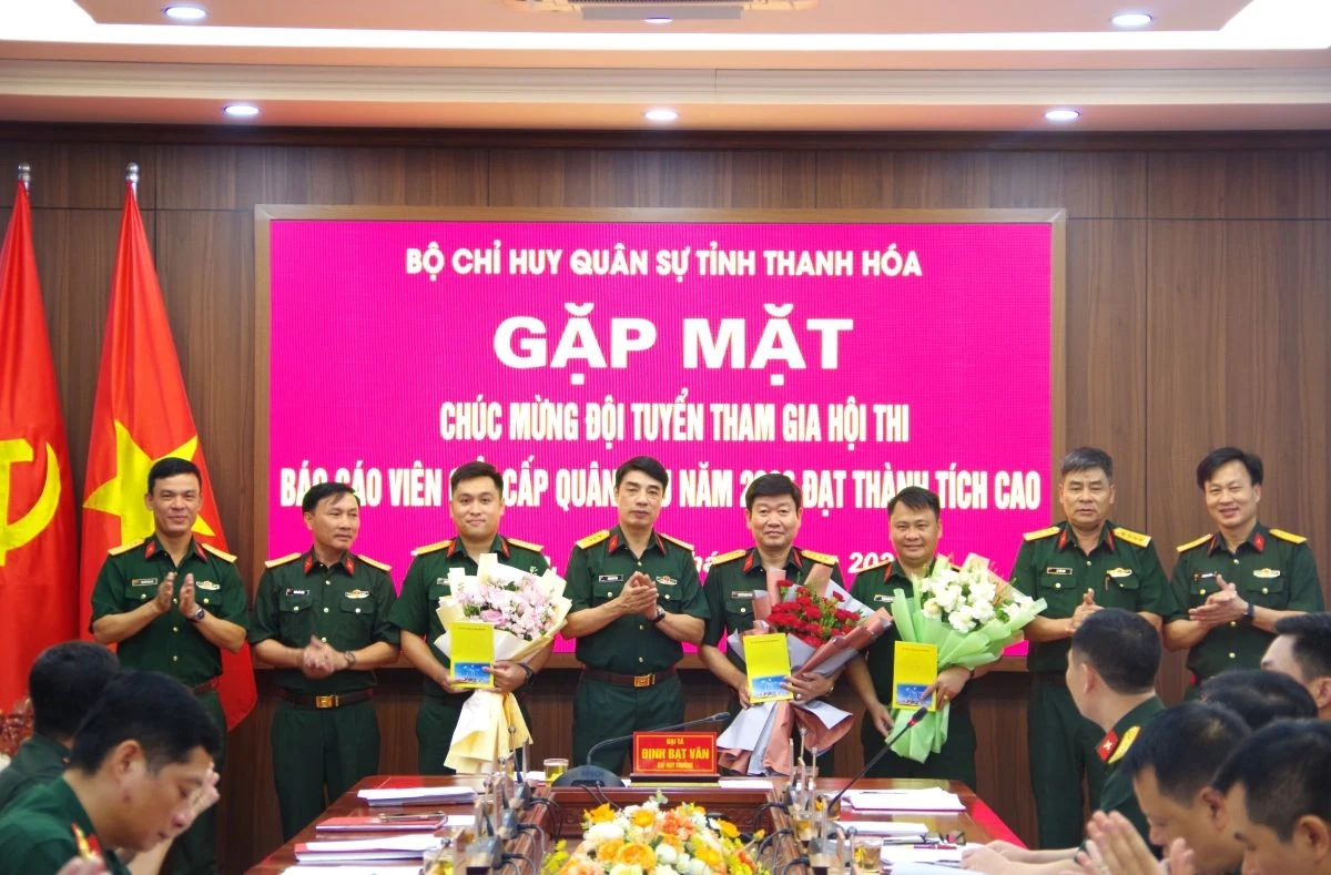 Gặp mặt, chúc mừng đội tuyển tham gia Hội thi Báo cáo viên giỏi cấp Quân khu năm 2026