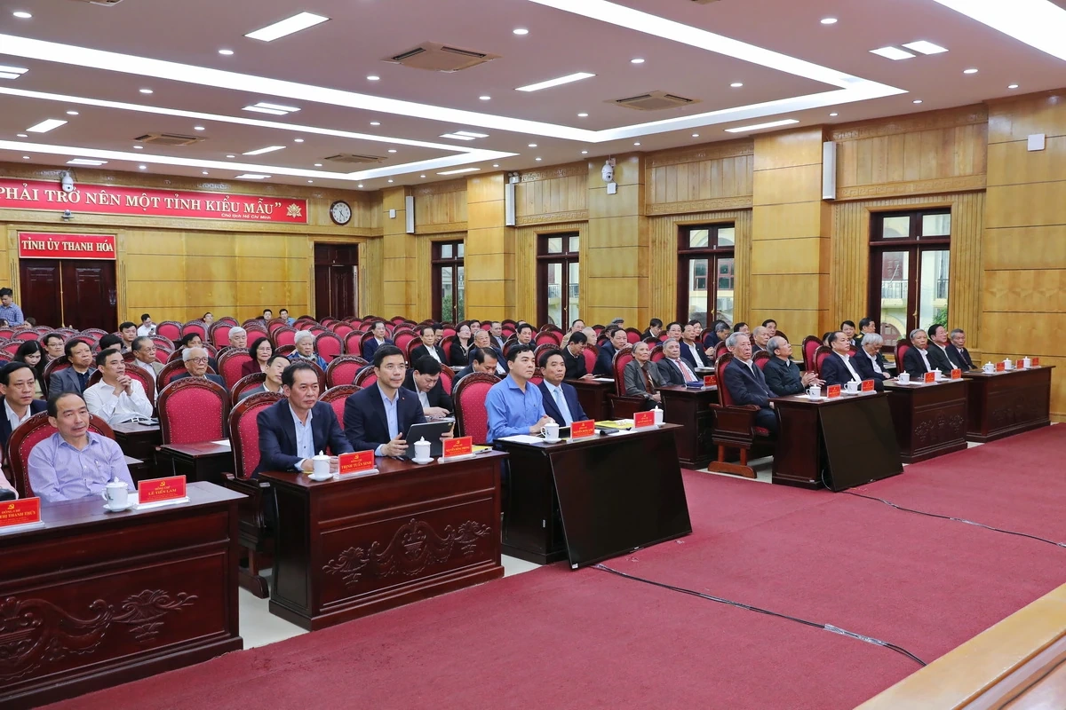 Thường trực Tỉnh ủy gặp mặt nguy&ecirc;n l&atilde;nh đạo tỉnh, c&aacute;n bộ l&atilde;o th&agrave;nh c&aacute;ch mạng nh&acirc;n dịp Tết Nguy&ecirc;n đ&aacute;n 2026